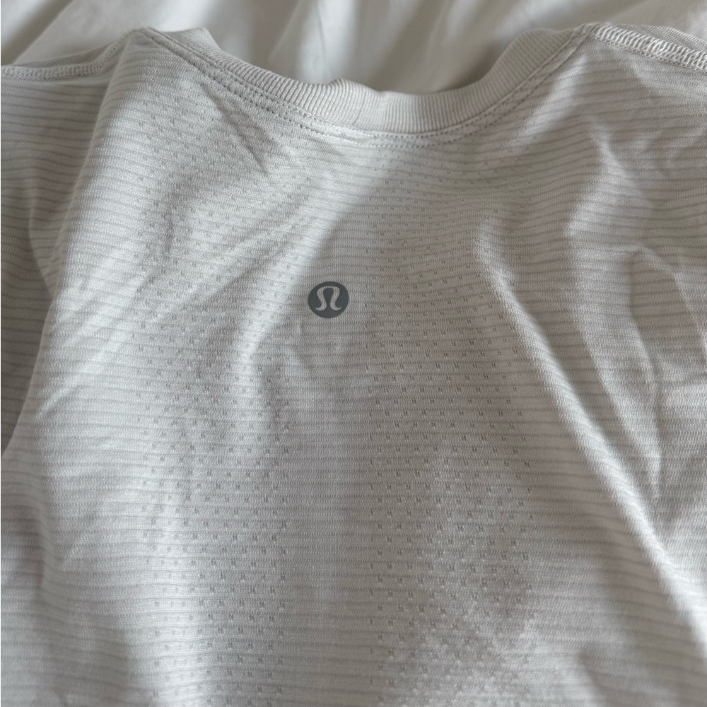 TWO 2️⃣ Lululemon Swiftly Relaxed Long-Sleeve Shirts
Hip Length - Picture 6 of 10